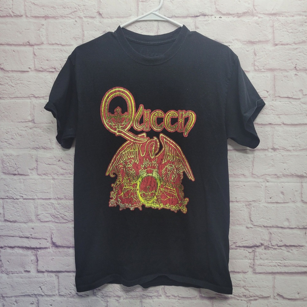 Queen Band Logo Graphic TShirt M Rock Music Goth Streetwear Alternative Emo‎